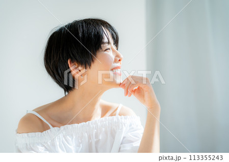 女性の美容イメージ 113355243