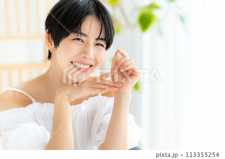 女性の美容イメージ 113355254