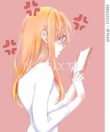 スマホを操作しながら怒っている女性　ムカつきマーク 113355985