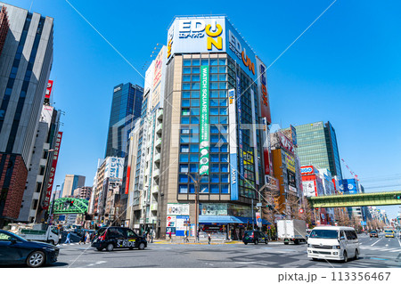 【東京都】たくさんのビルが並ぶ活気のある秋葉原 【東京都】たくさんのビルが並ぶ活気のある秋葉原 113356467