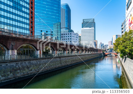 【東京都】旧万世橋駅の場所に建てられたマーチエキュート神田万世橋 113356503