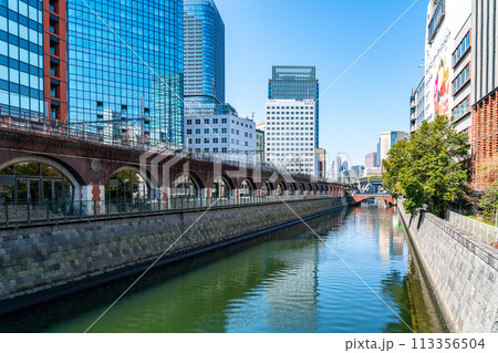 【東京都】旧万世橋駅の場所に建てられたマーチエキュート神田万世橋 113356504