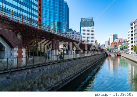 【東京都】旧万世橋駅の場所に建てられたマーチエキュート神田万世橋 113356505