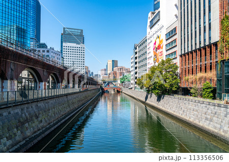 【東京都】旧万世橋駅の場所に建てられたマーチエキュート神田万世橋 113356506
