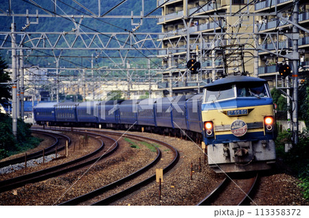 2004年　東海道線を走るEF6650ブルートレイン彗星・あかつき 113358372