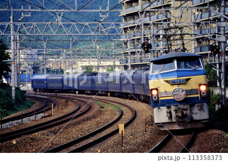 2004年 東海道線を走るEF6650ブルートレイン彗星・あかつき 2004年 東海道線を走るEF6650ブルートレイン彗星・あかつき 113358373