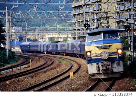 2004年　東海道線を走るEF6650ブルートレイン彗星・あかつき 113358374