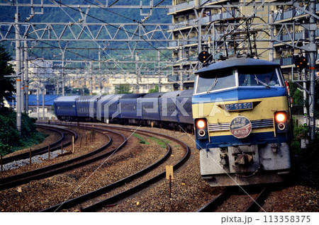 2004年　東海道線を走るEF6650ブルートレイン彗星・あかつき 113358375