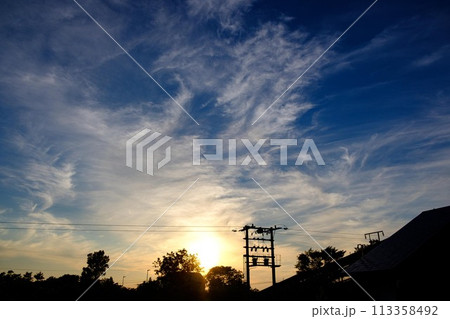 夕陽に染まる空模様 夕陽に染まる空模様 113358492