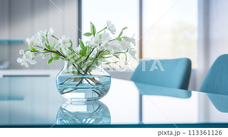 会議室の花瓶が置かれたガラステーブル 会議室の花瓶が置かれたガラステーブル 113361126