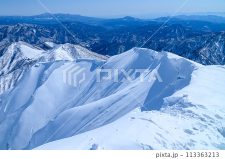 （群馬県）厳冬の谷川岳西黒尾根・巨大な雪庇 113363213