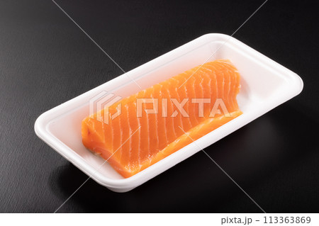 ［チリ産］生食用　トラウトサーモン　柵　（養殖） 113363869