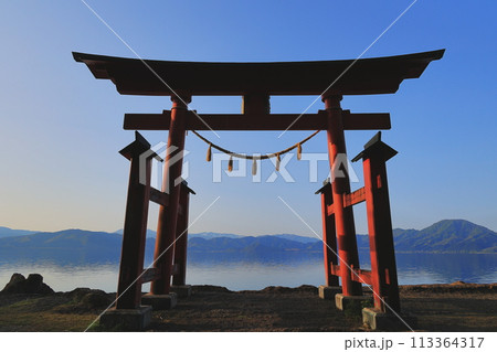 田沢湖にある鳥居 113364317