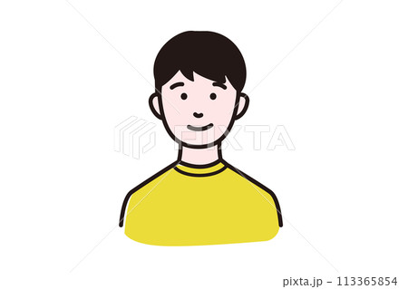 黄色い服の笑顔の男性　上半身 113365854