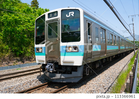 初夏の小淵沢を走る　JR中央本線　211系　2023 113366961