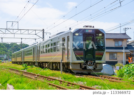 JR羽越本線　GV-E400系気動車 電気式ディーゼル機関車 2023 113366972