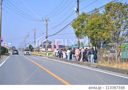 吉見町の風景　いちご農家　あまりん　走行中撮影　埼玉県　比企郡吉見町 113367386