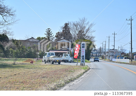 吉見町の風景　いちご農家　あまりん　走行中撮影　埼玉県　比企郡吉見町 113367395