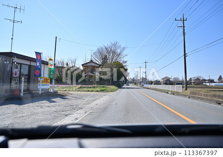 吉見町の風景 いちご農家 あまりん 走行中撮影 埼玉県 比企郡吉見町 吉見町の風景 いちご農家 あまりん 走行中撮影 埼玉県 比企郡吉見町 113367397