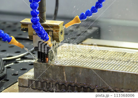 The graphite electrode working on EDM machine with liquid coolant method. The graphite electrode working on EDM machine with liquid coolant method. 113368006