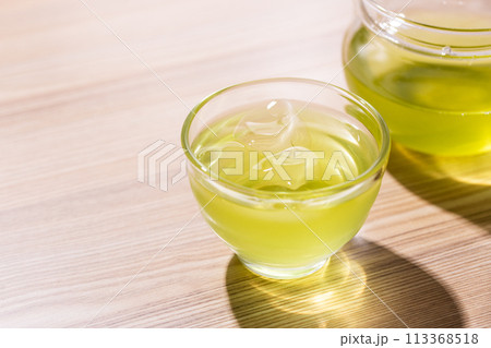 冷たい緑茶 冷たい緑茶 113368518