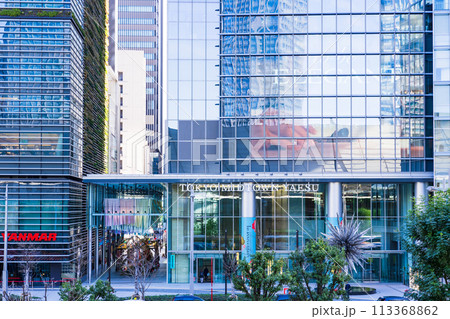 東京ミッドタウン八重洲 は 東京駅 八重洲口 の 大規模 複合 商業施設 【 東京都 の 風景 】 113368862