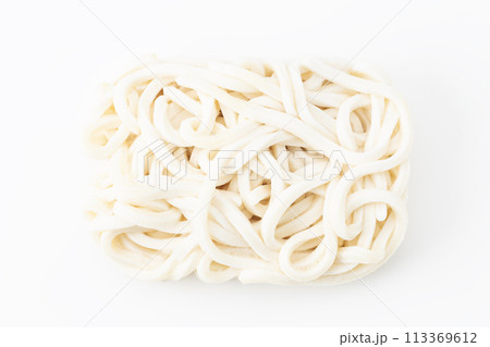 冷凍うどん　白背景 113369612