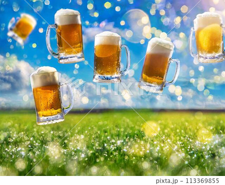 青空と草原をバックに飛び交うビールジョッキ（AI生成画像） 113369855