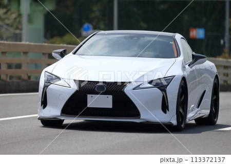 白い国産スポーツカー イメージ 白い国産スポーツカー イメージ 113372137