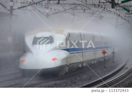 水煙を切り裂いて… 日本の大動脈【東海道新幹線】 N700A系 ~小田原駅にて 水煙を切り裂いて… 日本の大動脈【東海道新幹線】 N700A系 ~小田原駅にて 113372933