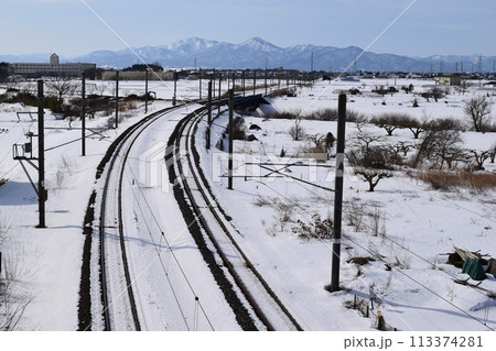 鉄道線路と雪景色 鉄道線路と雪景色 113374281