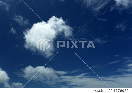 青い空と白い雲 113376080