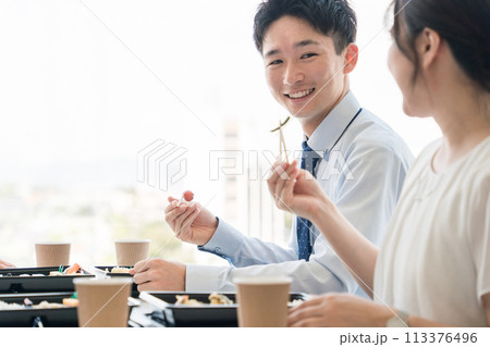 会議で出される仕出し弁当・福利厚生・ケータリング・デリバリー・社員食堂・社内カフェ・食事委託 会議で出される仕出し弁当・福利厚生・ケータリング・デリバリー・社員食堂・社内カフェ・食事委託 113376496