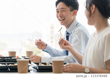 会議で出される仕出し弁当・福利厚生・ケータリング・デリバリー・社員食堂・社内カフェ・食事委託 113376498