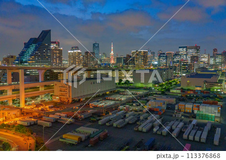 東京湾北側、港湾埠頭の夜景。 東京湾北側、港湾埠頭の夜景。 113376868