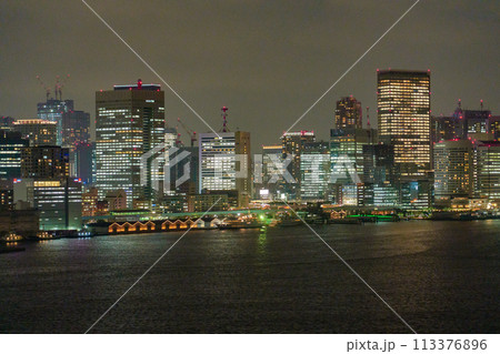 東京湾北側、港湾埠頭の夜景。 東京湾北側、港湾埠頭の夜景。 113376896