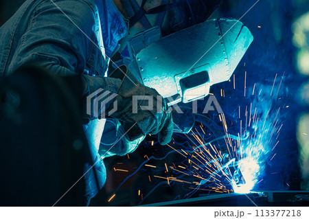 工場の溶接工 工場の溶接工 113377218