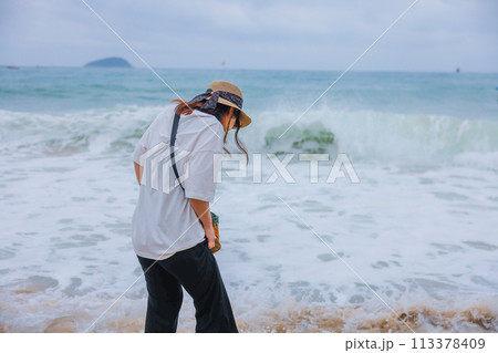 海と女性 海と女性 113378409