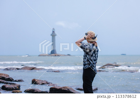 バカンスする女性 113378612