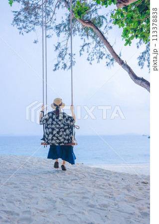 バカンスする女性 113378838