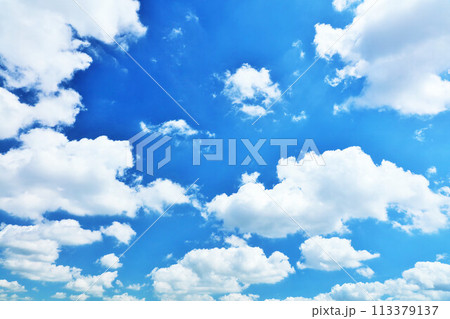 夏の青空と雲 113379137