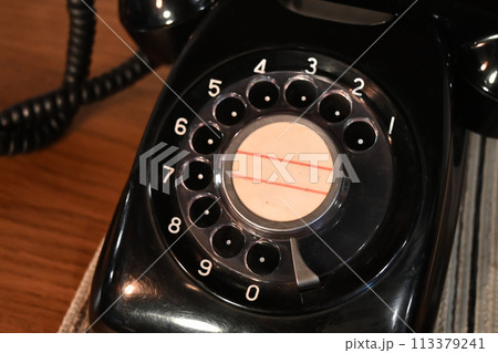 レトロな黒電話 113379241