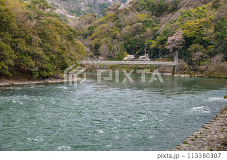 宇治川の吊り橋 天ケ瀬橋 宇治川の吊り橋 天ケ瀬橋 113380307