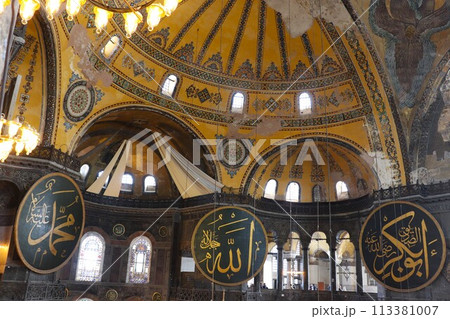アヤソフィアの内部　世界遺産　イスタンブール　トルコ 113381007