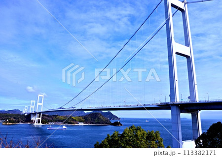 青空の下、絶景を楽しめる、来島海峡大橋 青空の下、絶景を楽しめる、来島海峡大橋 113382171