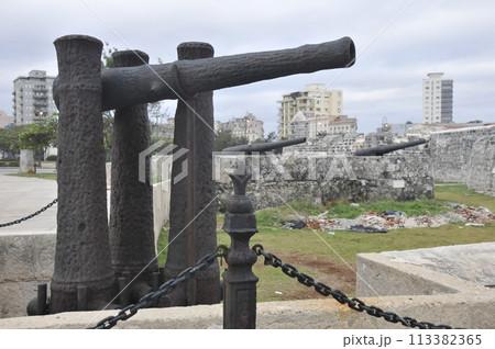 キューバ、ハバナ、プンタ要塞、大砲 113382365