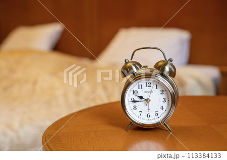目覚まし時計 朝 目覚まし時計 朝 113384133