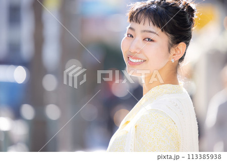 ストリートスナップ 若い女性のポートレート ストリートスナップ 若い女性のポートレート 113385938