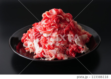 牛肉　切り落とし　山盛り 113386118