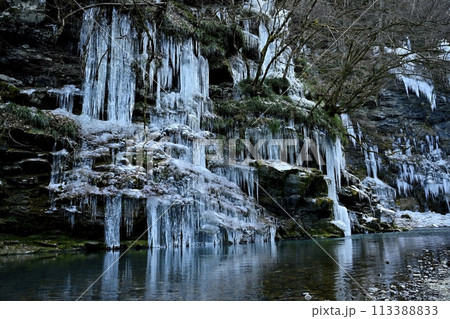 秩父市大滝三十槌の氷柱 秩父市大滝三十槌の氷柱 113388833